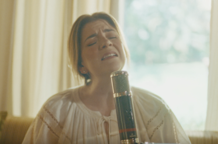 Laura Souguellis lança “Se Eles Soubessem”, em novo projeto