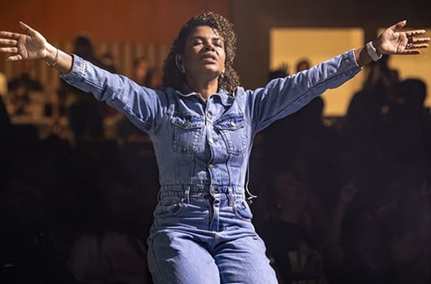  Nívea Soares apresenta nova versão ao vivo da canção “Rio”